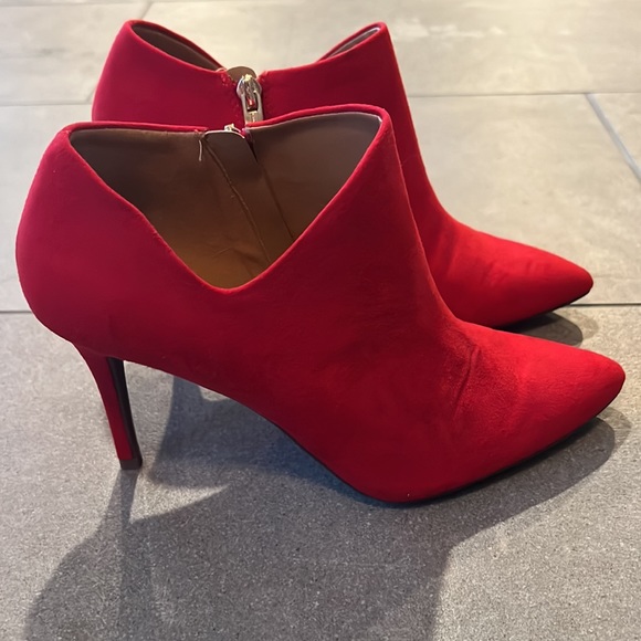 Jessica Simpson Red Heels - Picture 2 of 7